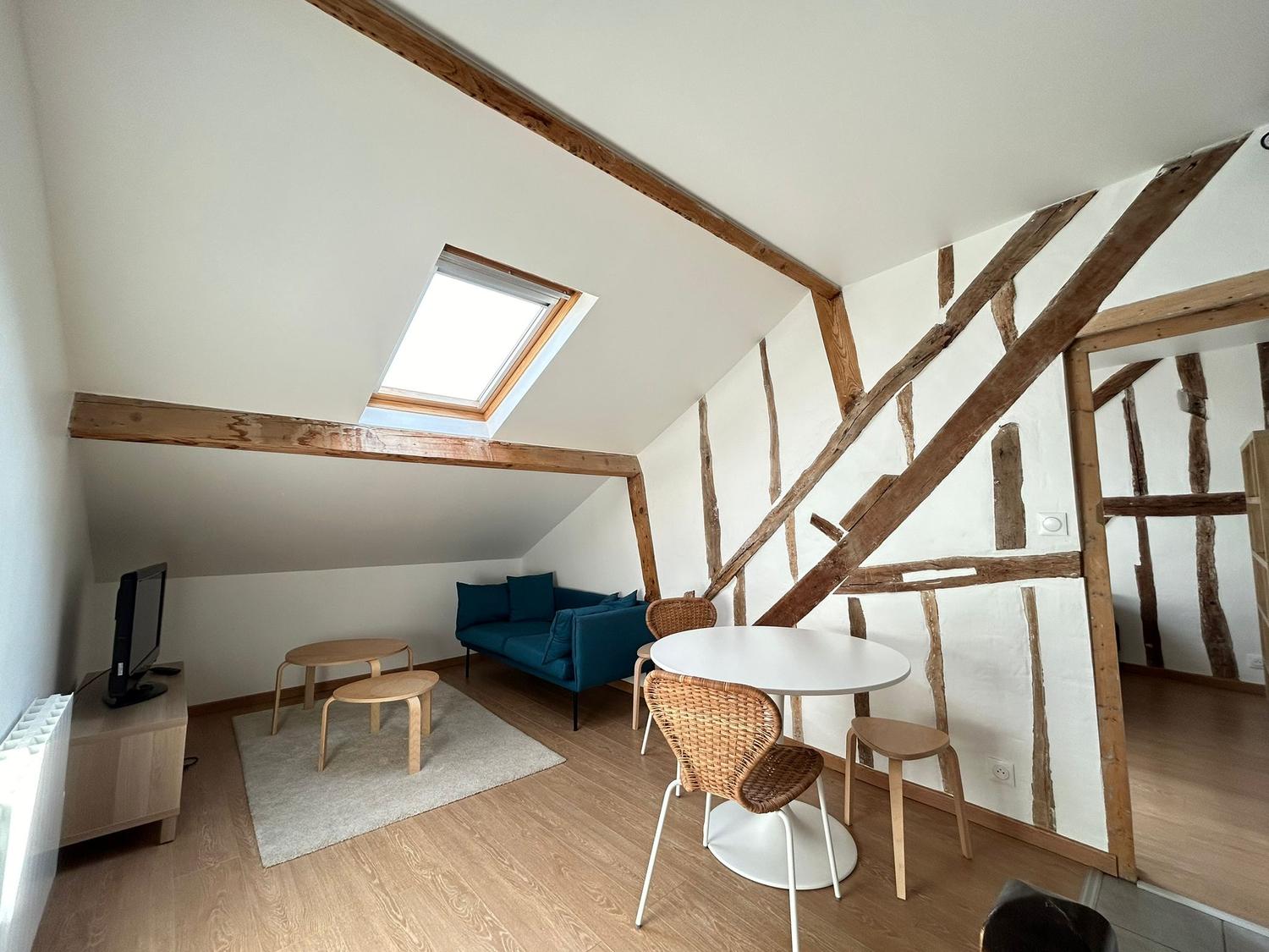 33PS11 - APPARTEMENT T2 meublé - 25,36 m² - Compiègne